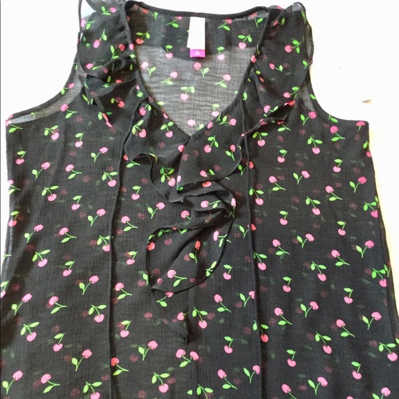 🍒New Black Cherry print Sleeveless sheer ruffle blouse w tassel accent SzM NWOT - Picture 1 of 7